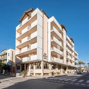 Lola Piccolo E 4*, Marina di Grosseto Italië