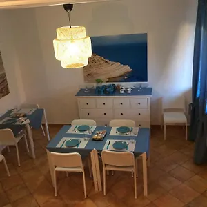 In ...a Due Passi Dalla Scala Dei Turchi Affittacamere